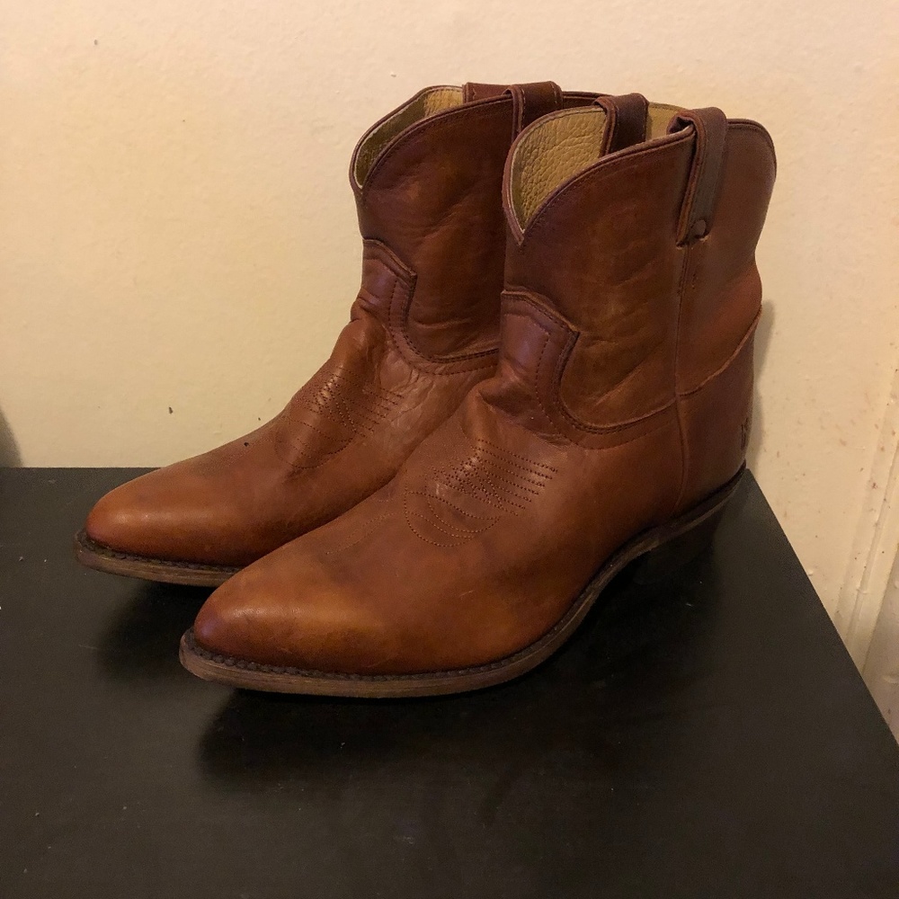 FRYE LEATHER SHORT BOOTS in COGNAC
